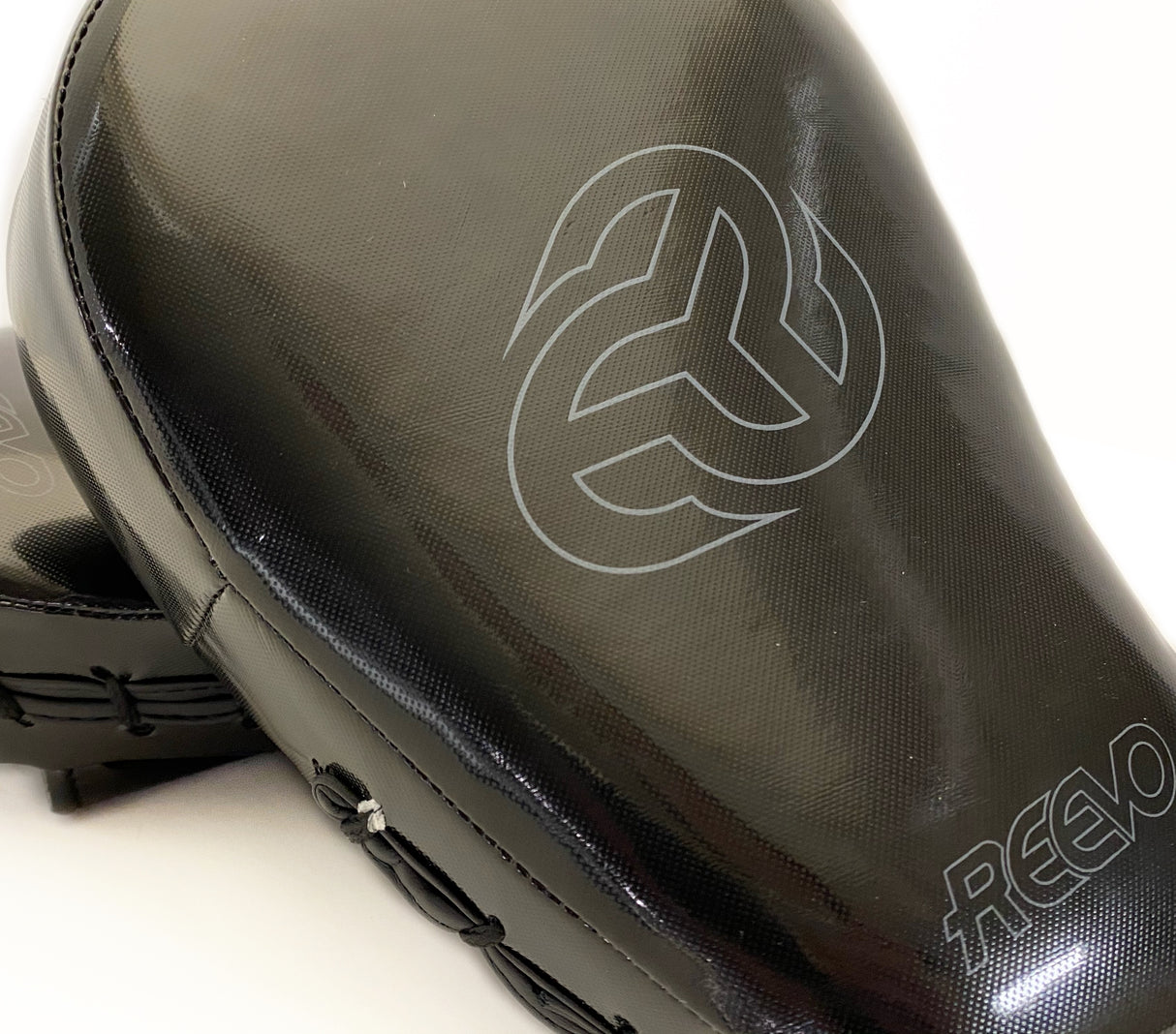 Reevo Stealth Focus Mitts